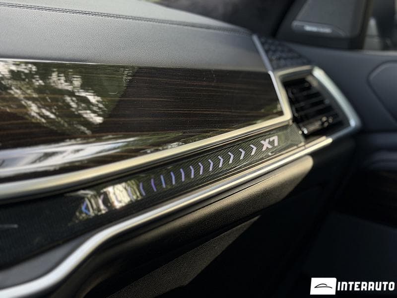 BMW X7 4.0i 2024 — Миниатюра 21