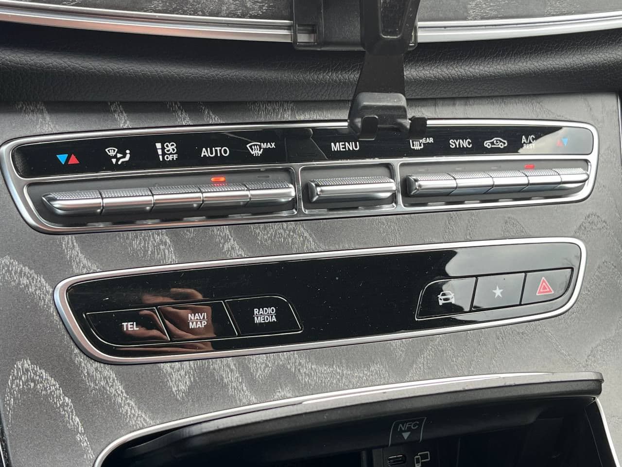 Mercedes E 220 2020 — Миниатюра 17