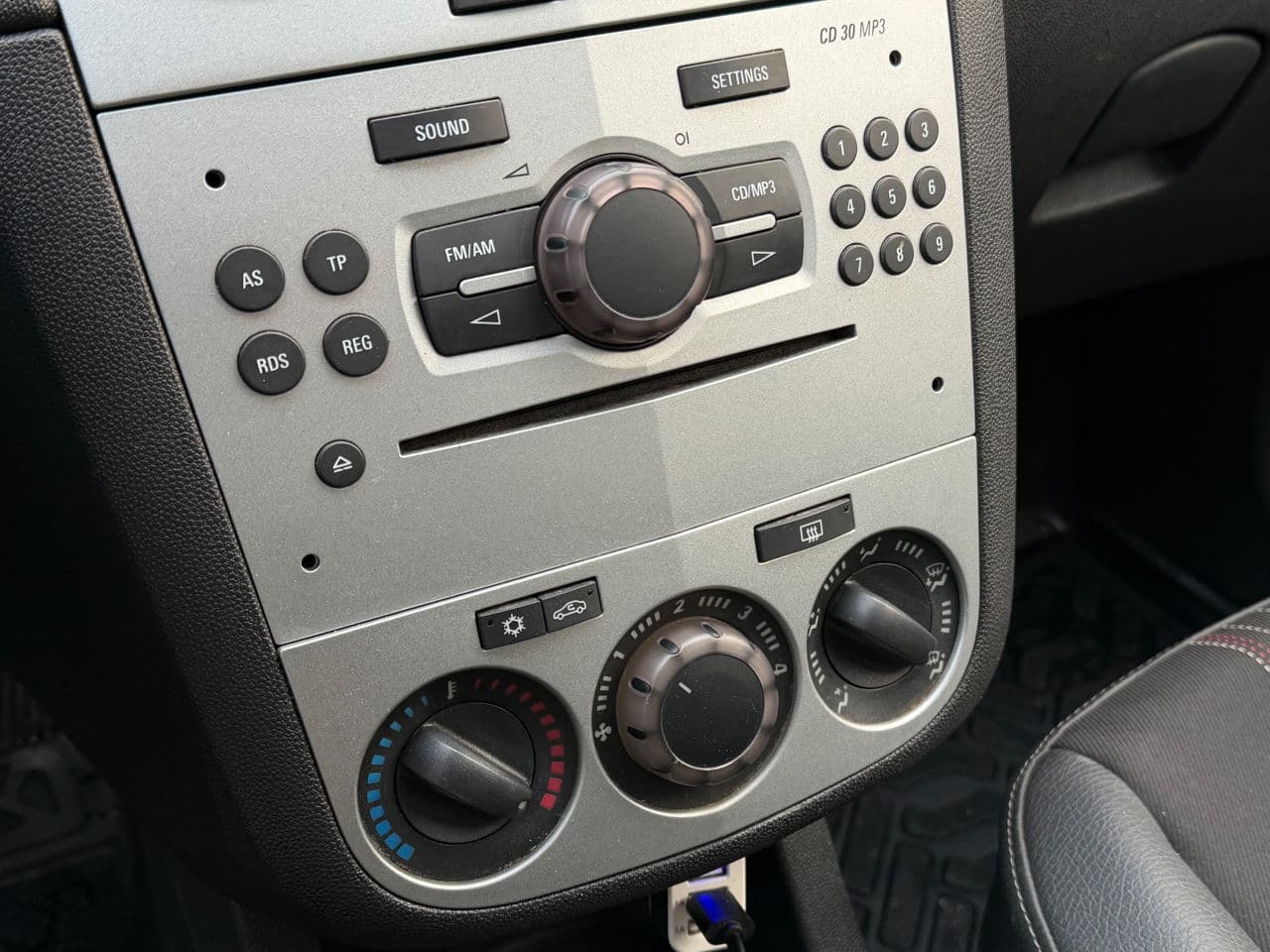 Opel Corsa 2012 — Миниатюра 12