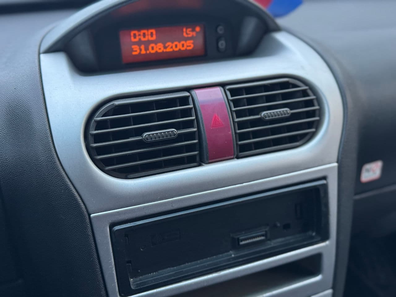 Opel Corsa 2005 — Миниатюра 11