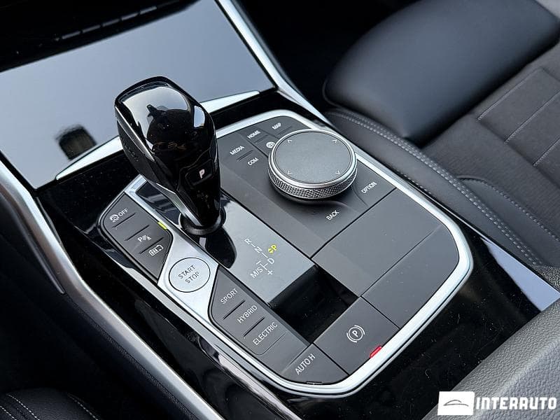 2022 BMW 330E — Miniatură 16