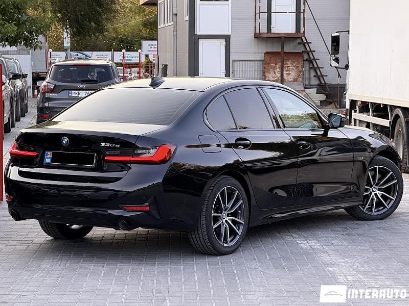 2022 BMW 330E — Miniatură 4