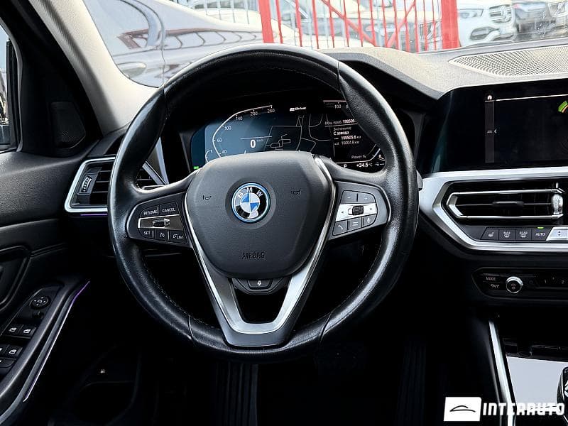 2022 BMW 330E — Miniatură 10