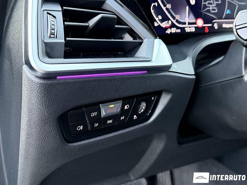2022 BMW 330E — Miniatură 14