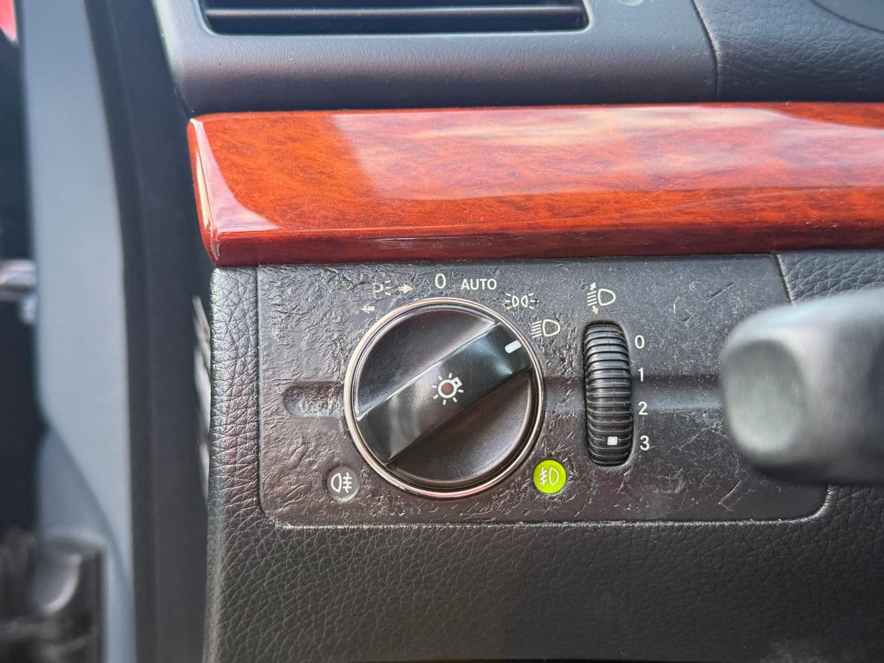 Mercedes E 320 2006 — Миниатюра 13