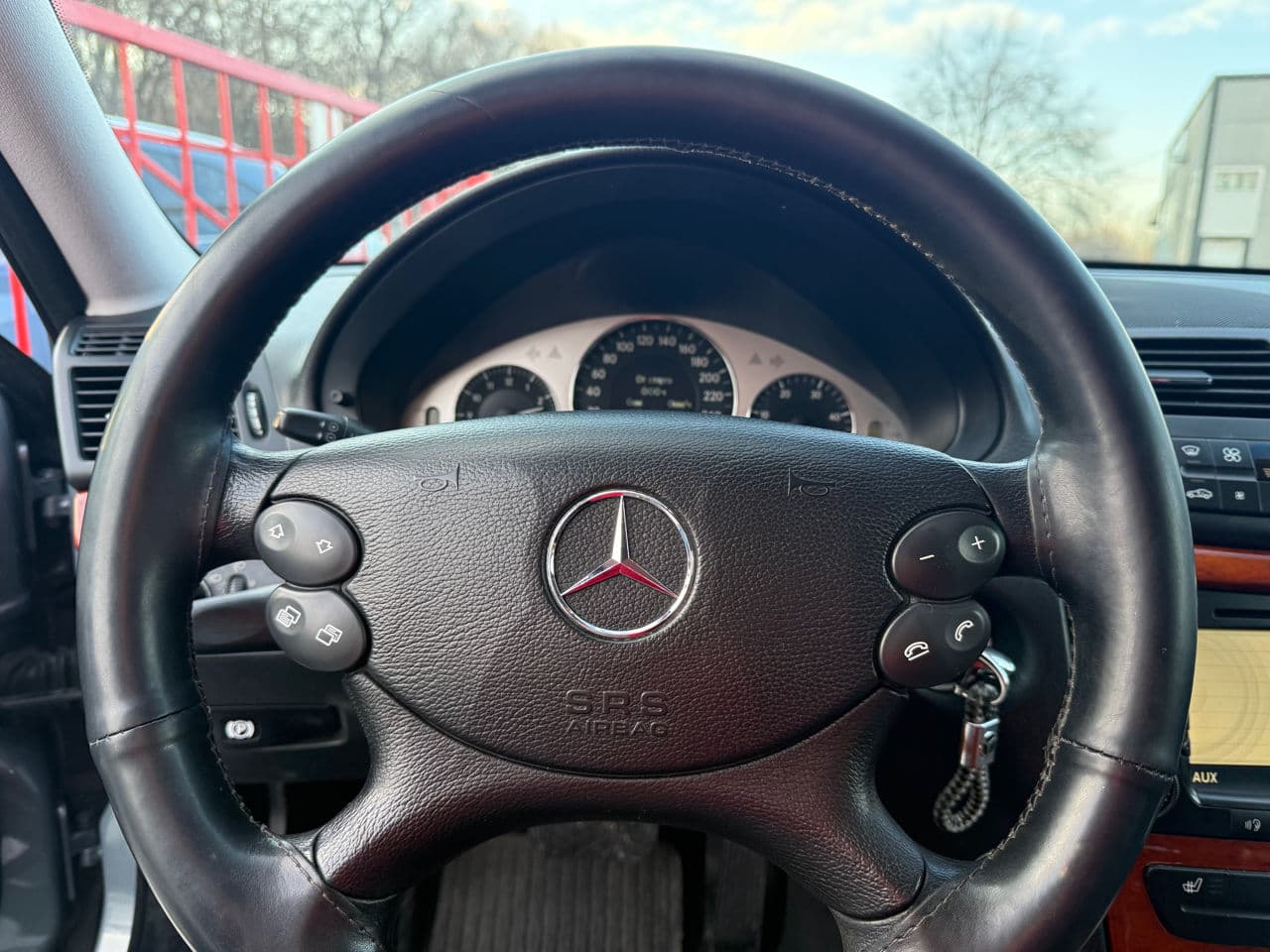Mercedes E 320 2006 — Миниатюра 9