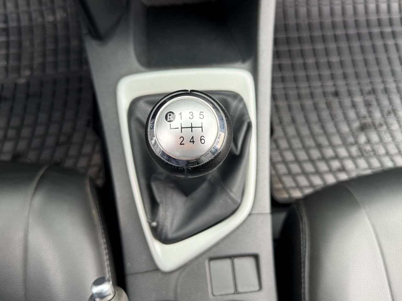 Toyota Auris 2013 — Миниатюра 11