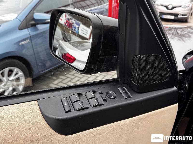 Land Rover Range Rover Vogue 2011 — Миниатюра 16