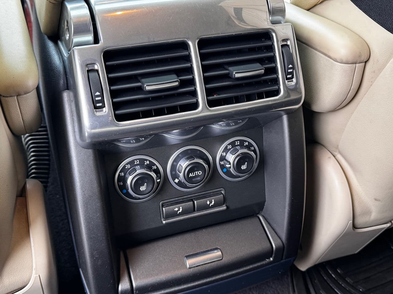 Land Rover Range Rover Vogue 2011 — Миниатюра 20