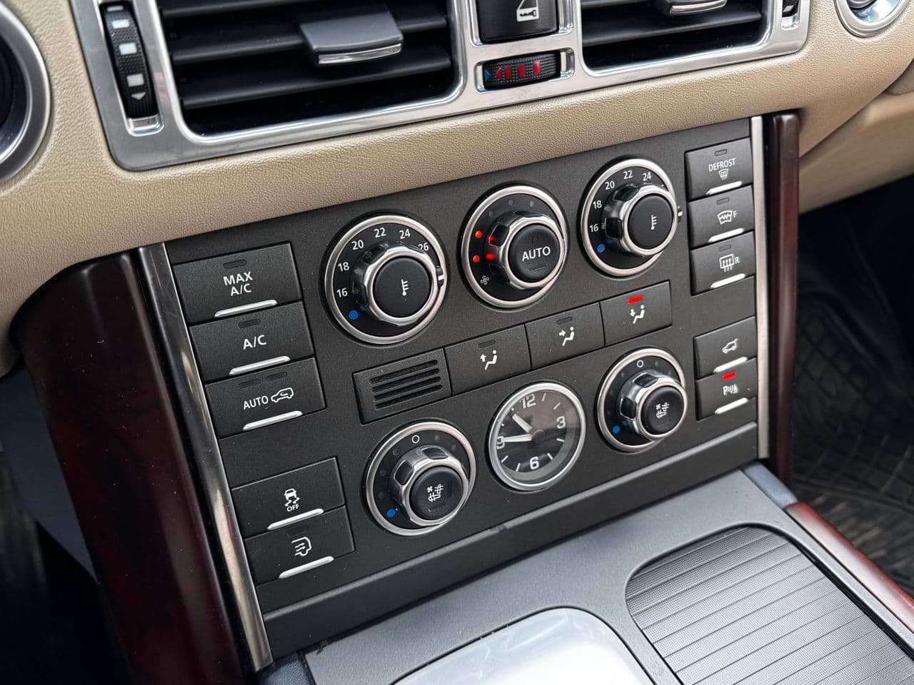 Land Rover Range Rover Vogue 2011 — Миниатюра 12