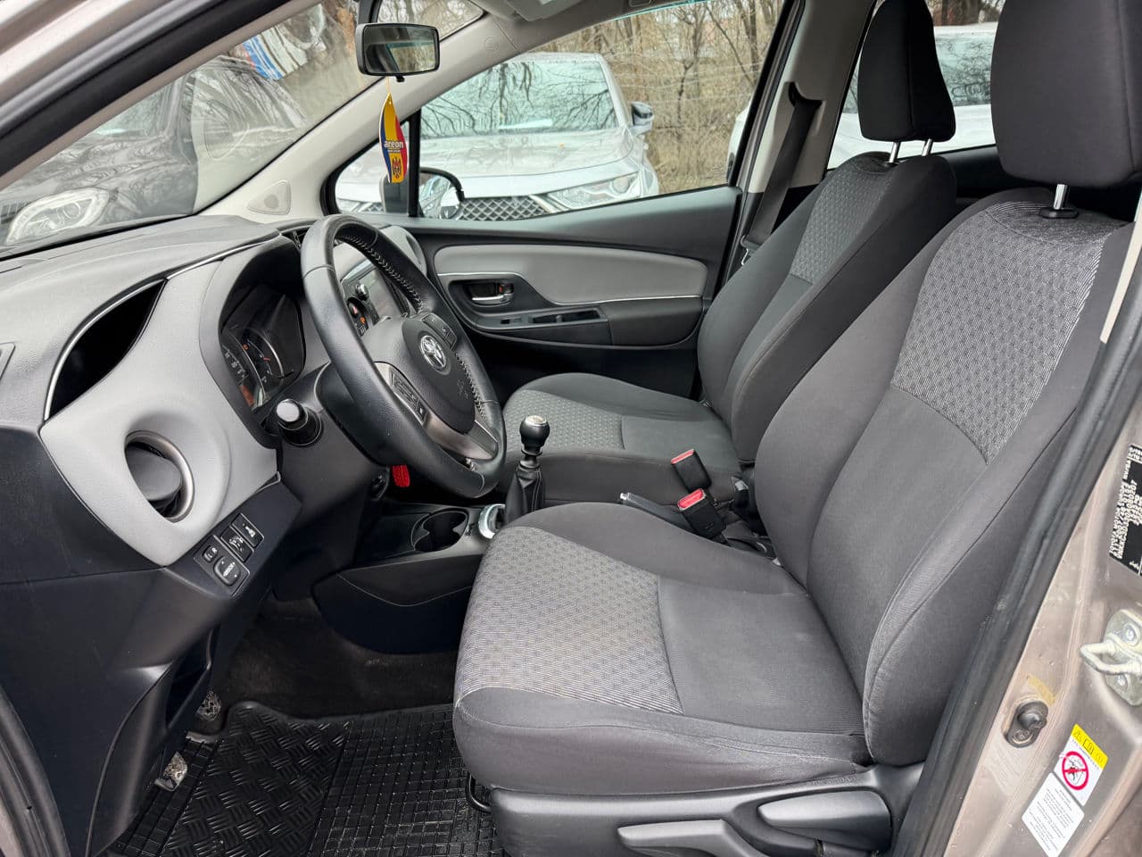 Toyota Yaris 2014 — Миниатюра 5