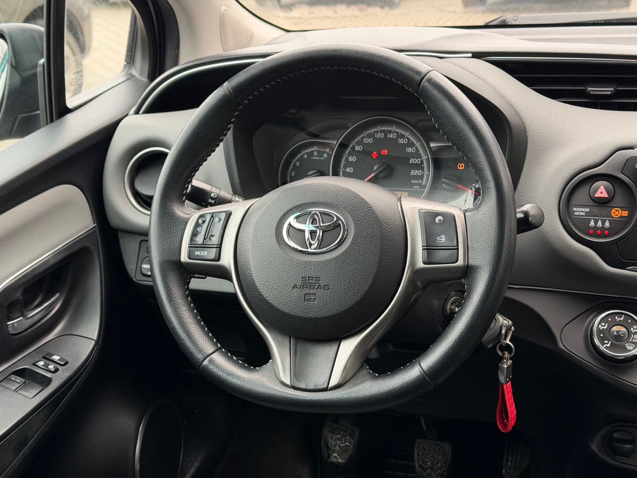 Toyota Yaris 2014 — Миниатюра 9