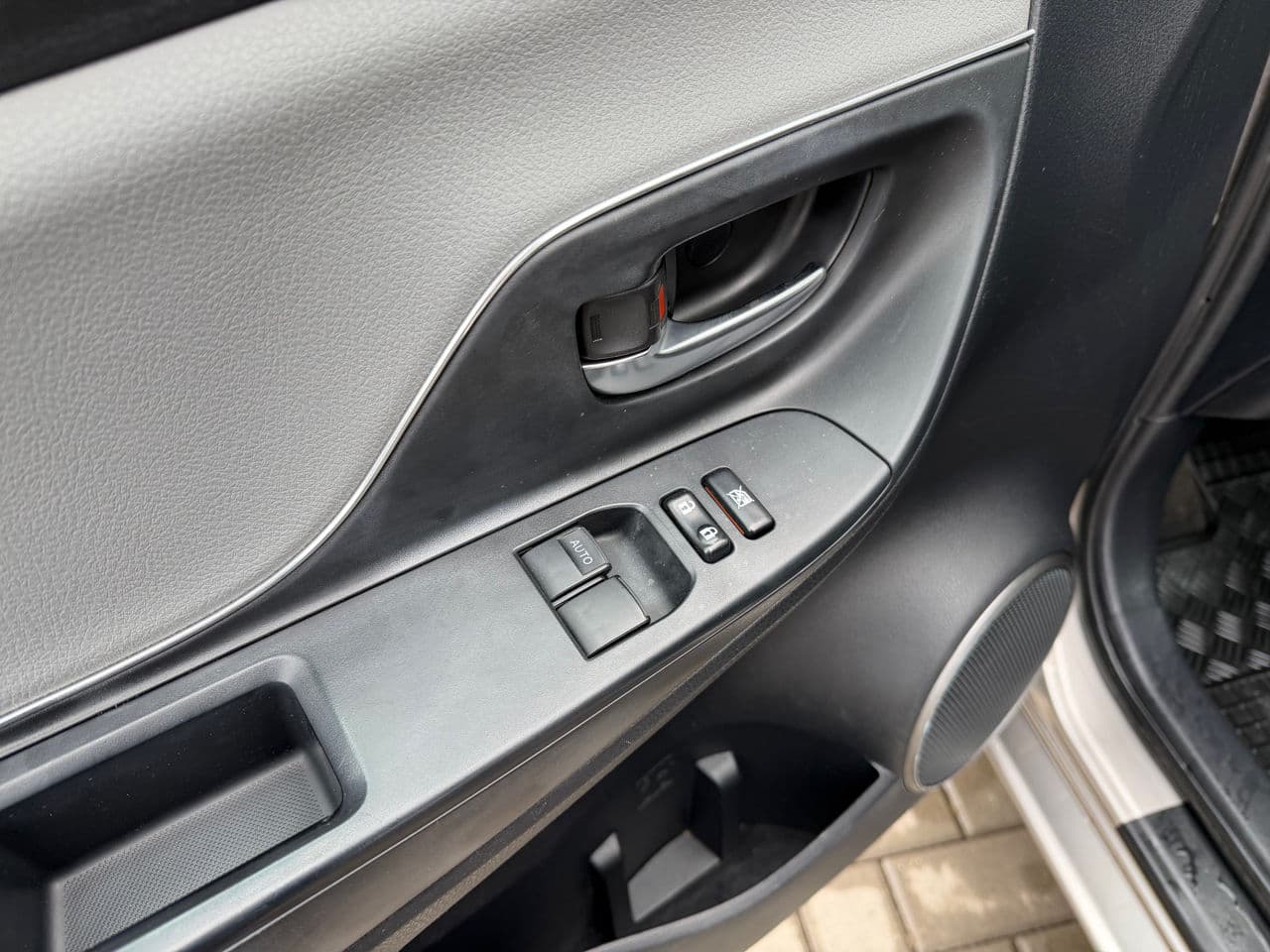 Toyota Yaris 2014 — Миниатюра 6