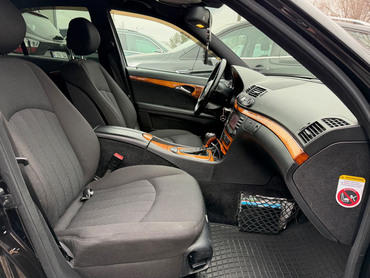 Mercedes E 220 2007 — Миниатюра 16