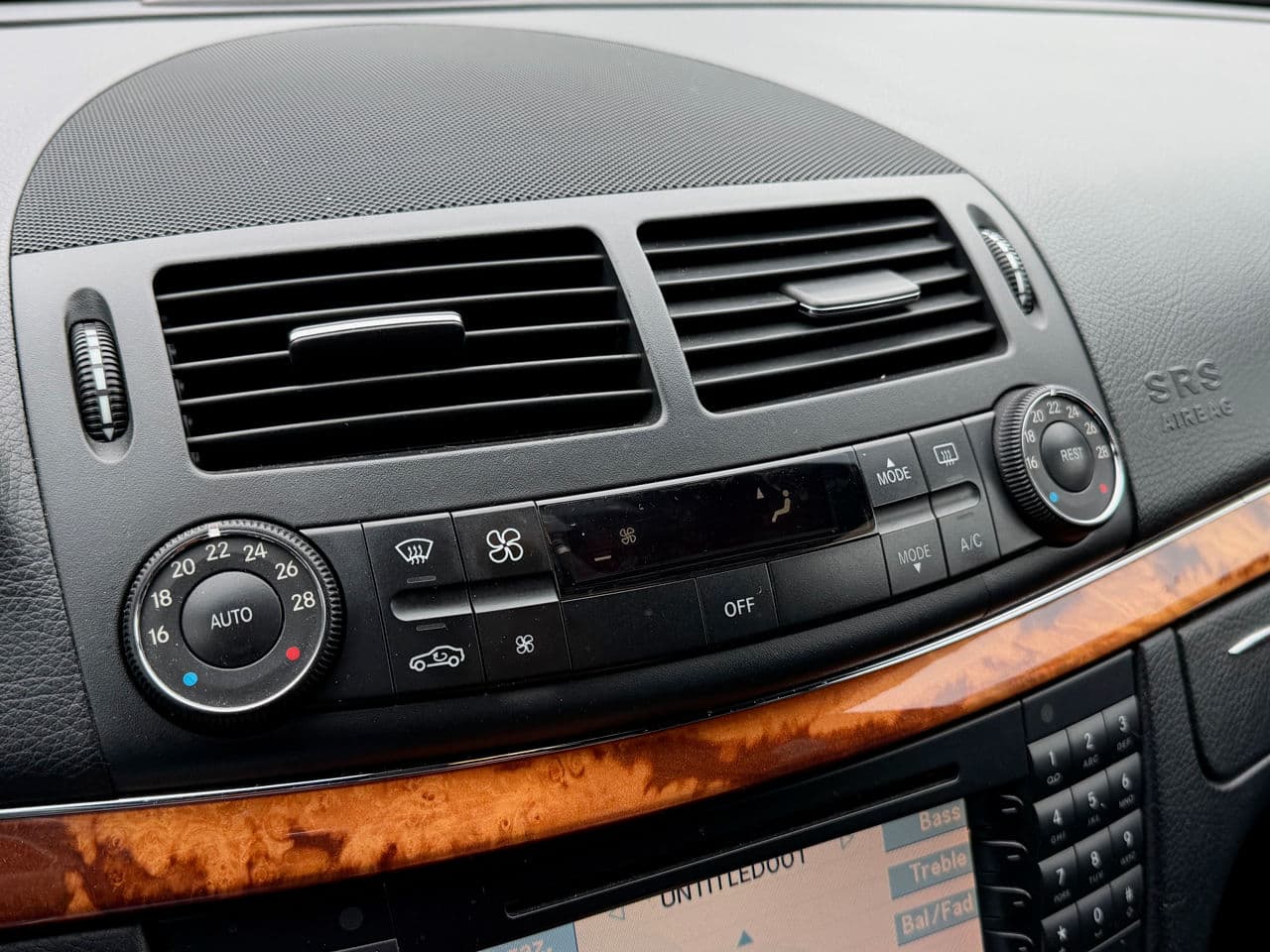Mercedes E 220 2007 — Миниатюра 12