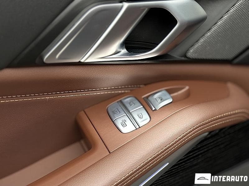 2023 BMW X7 4.0i — Miniatură 23