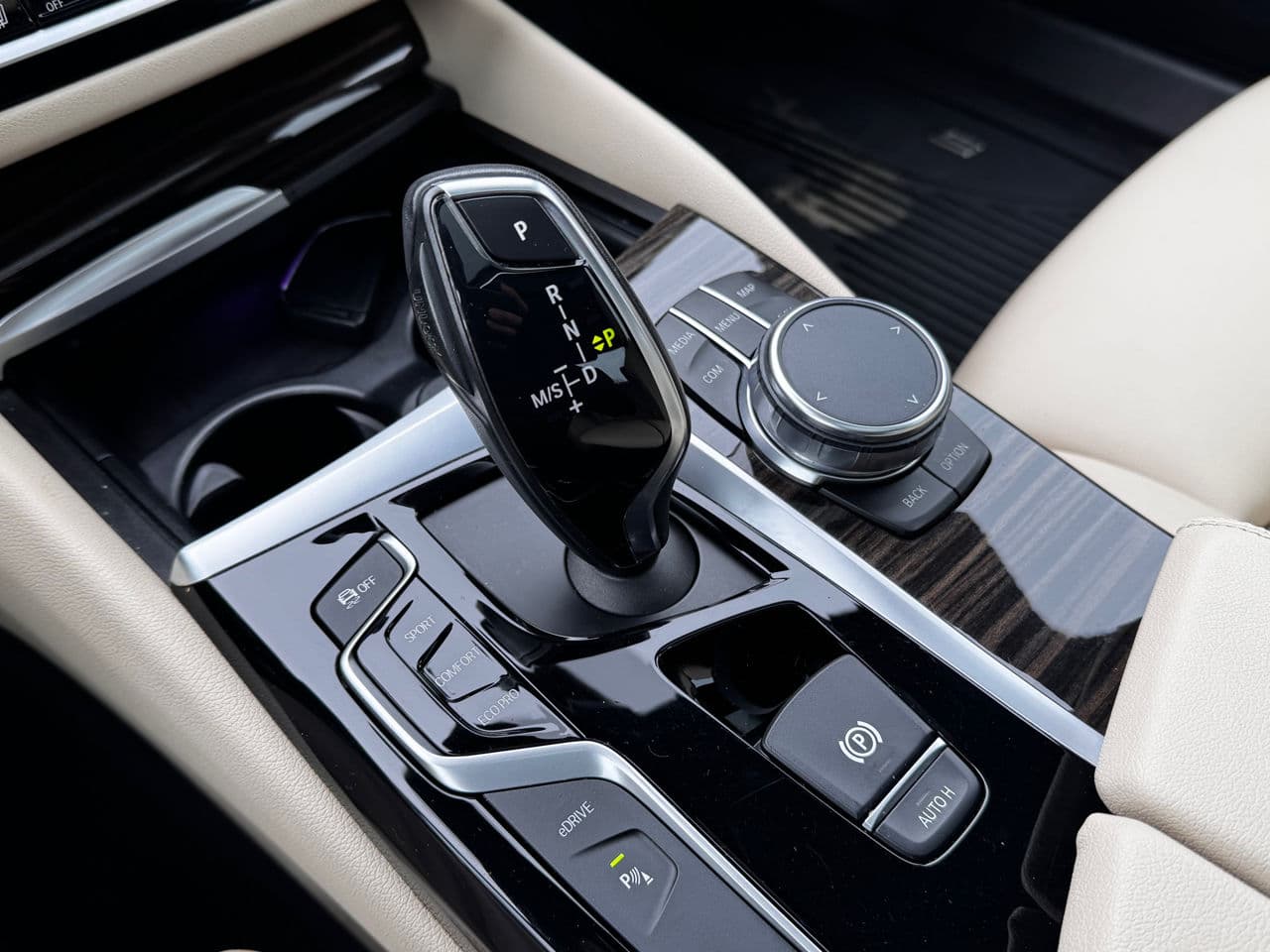 BMW 530e 2018 — Миниатюра 12