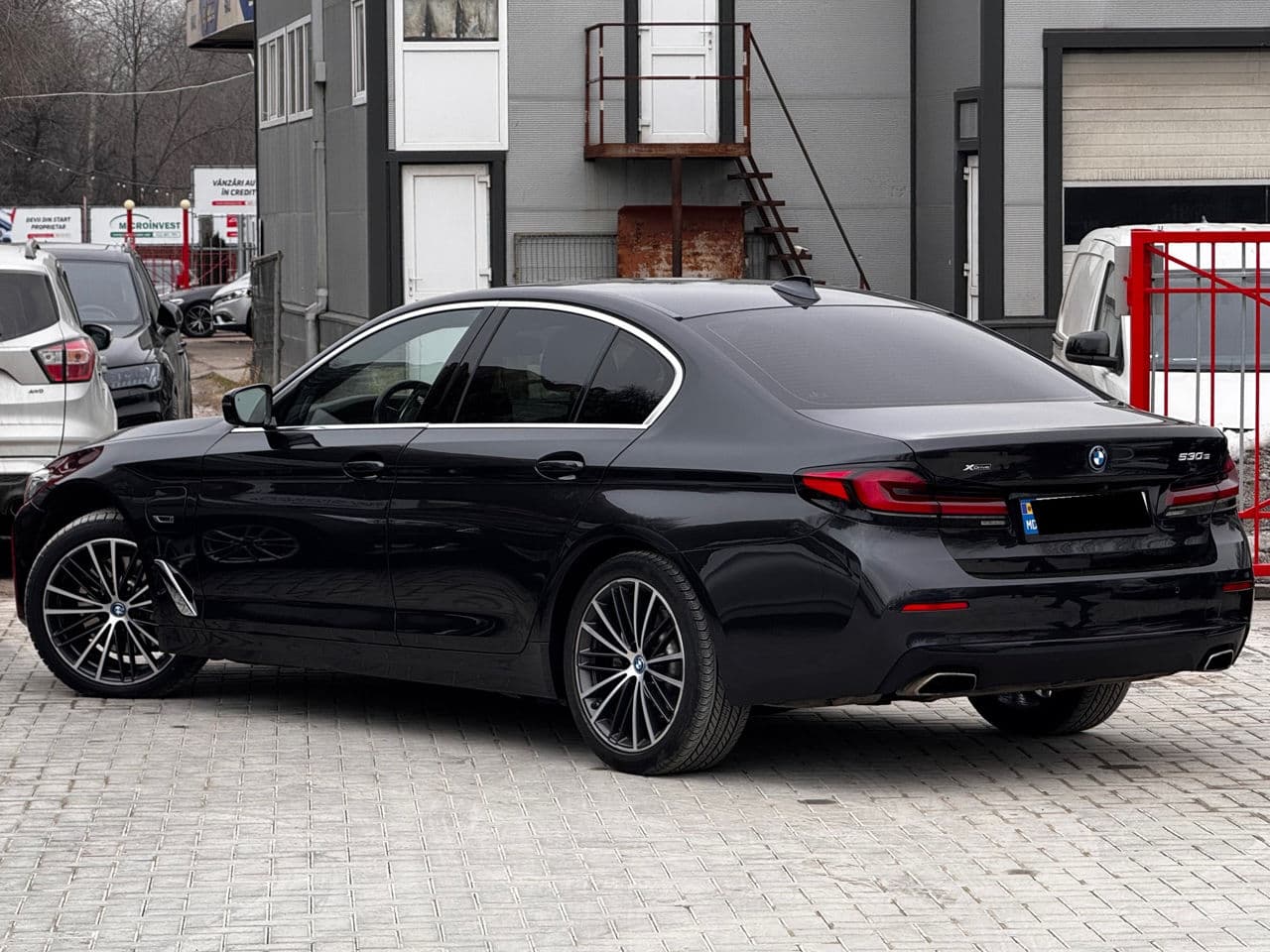 BMW 530e 2023 — Миниатюра 4