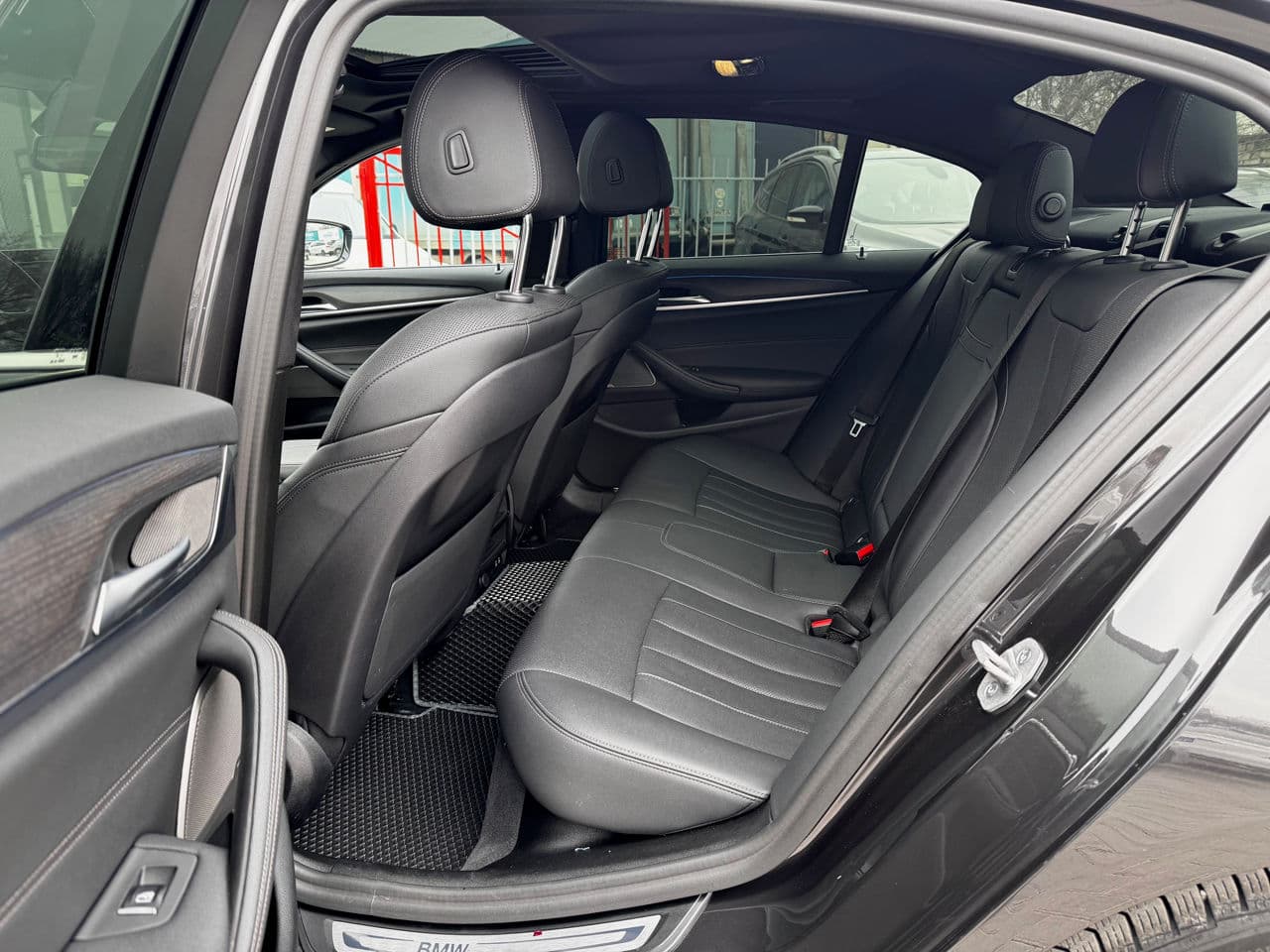 BMW 530e 2023 — Миниатюра 20