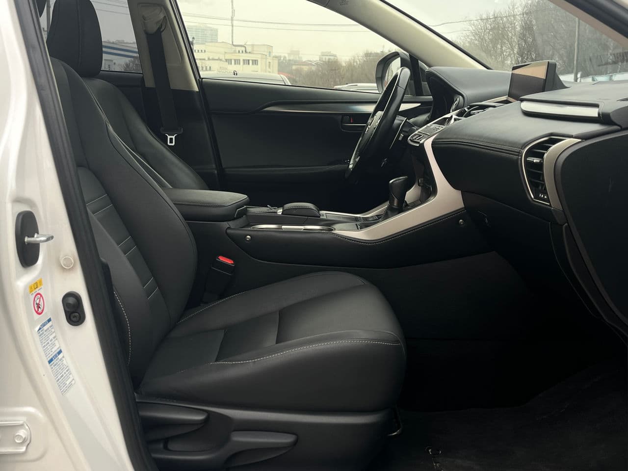 Lexus NX 300H 2018 — Миниатюра 17