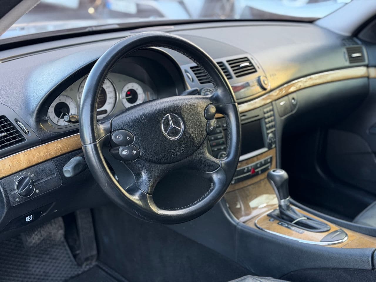 2008 Mercedes E 200 — Miniatură 8
