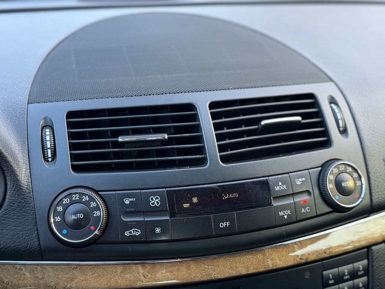 2008 Mercedes E 200 — Miniatură 12