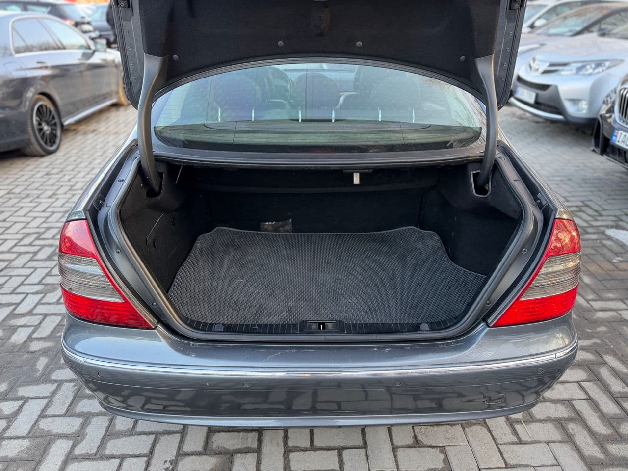 2008 Mercedes E 200 — Miniatură 5