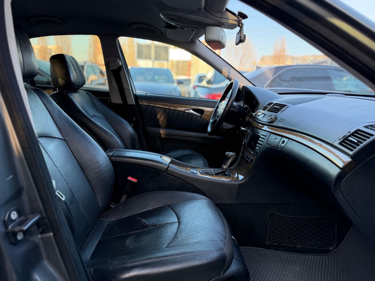 2008 Mercedes E 200 — Miniatură 18