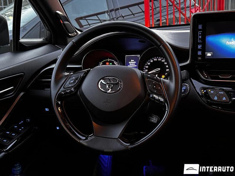 Toyota C-HR 2018 — Миниатюра 8