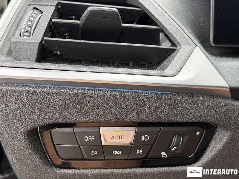 2023 BMW 330E — Miniatură 10