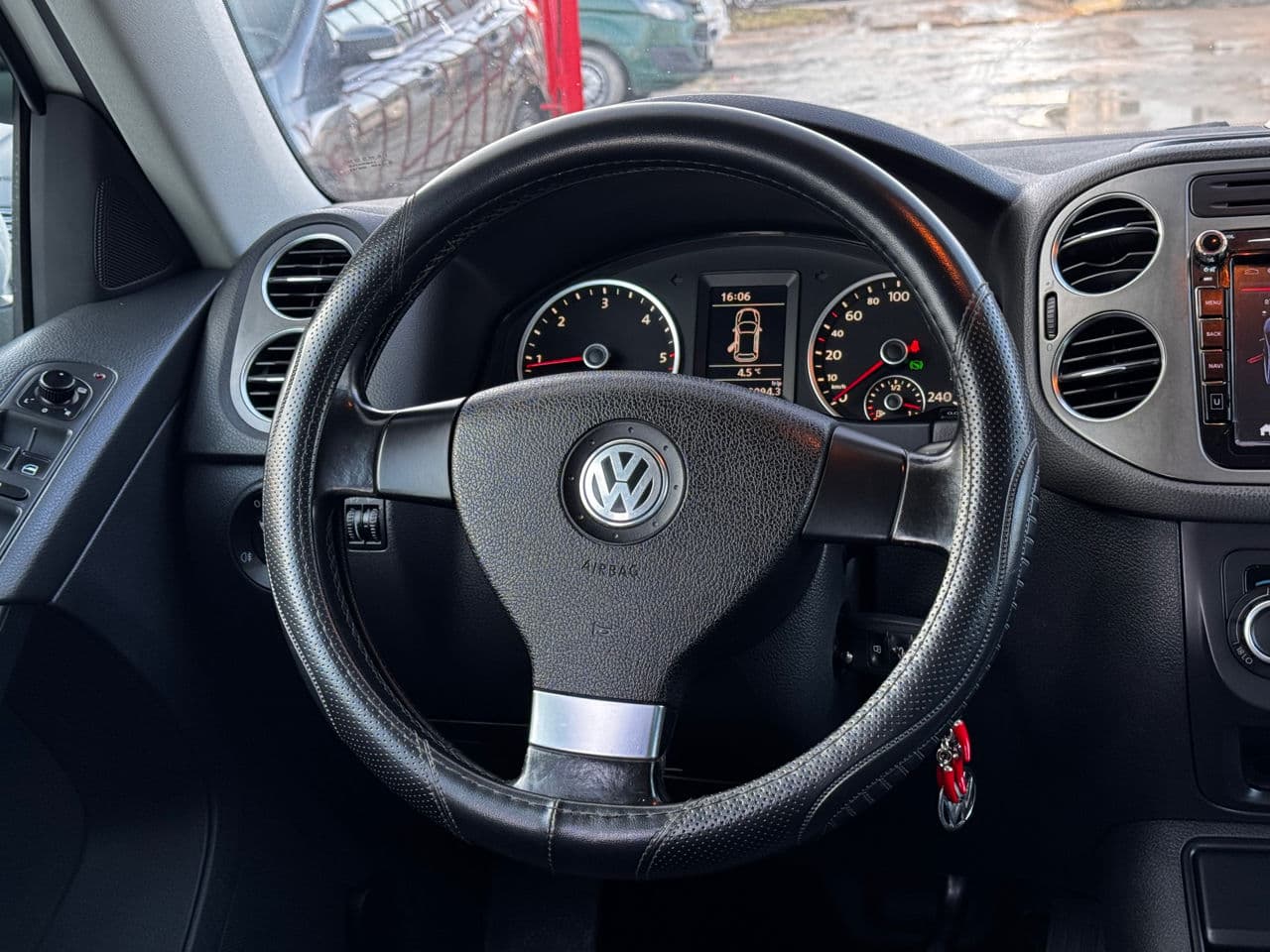 Volkswagen Tiguan 2009 — Миниатюра 11