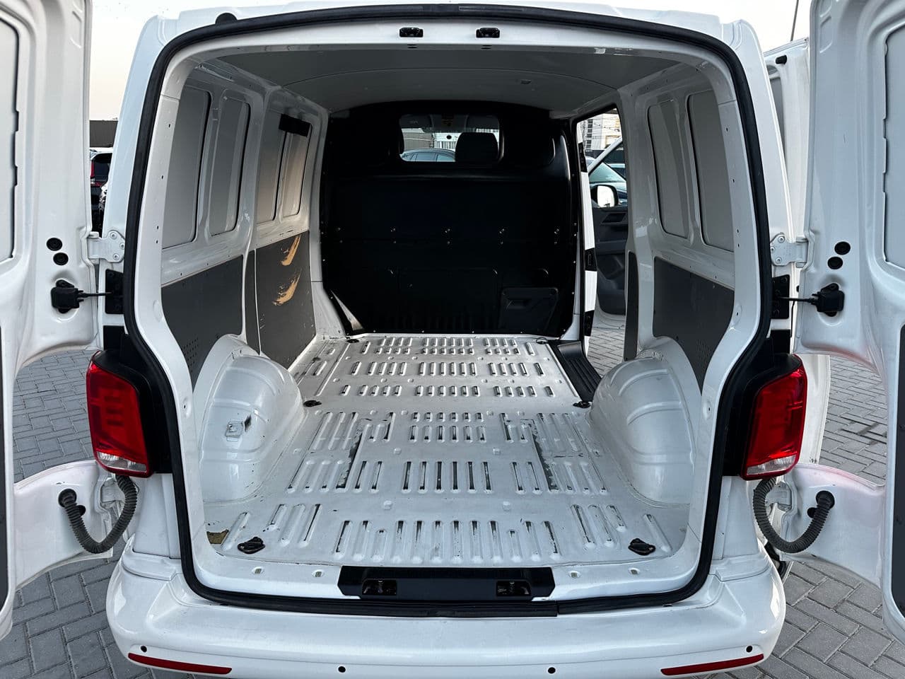 Volkswagen Transporter 2020 — Миниатюра 17