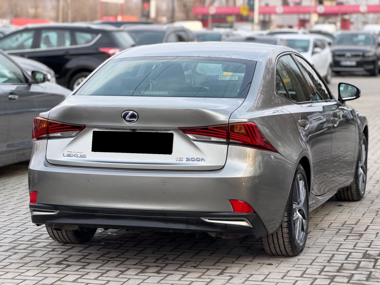 2018 Lexus IS 300h — Miniatură 2