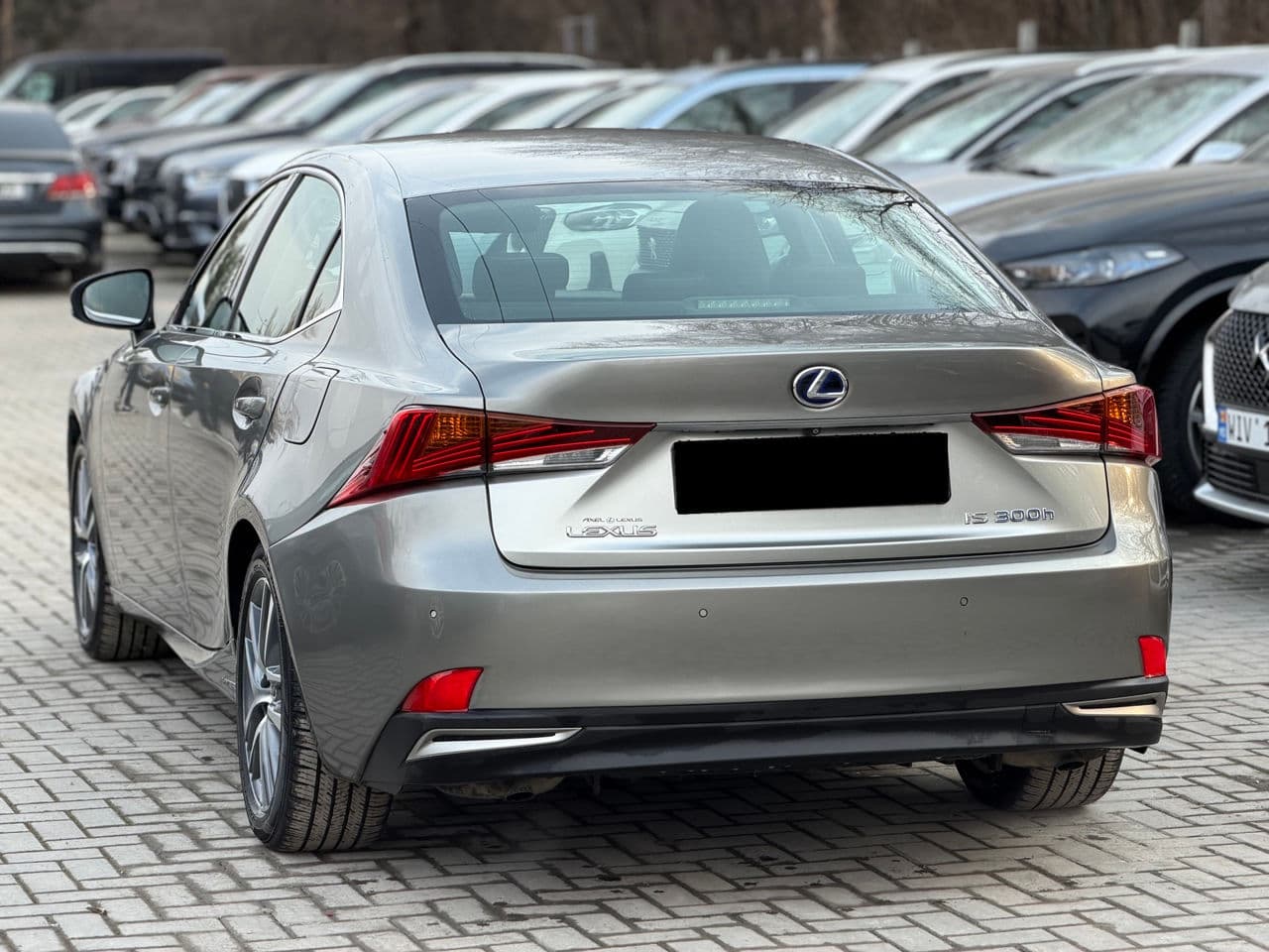 2018 Lexus IS 300h — Miniatură 4