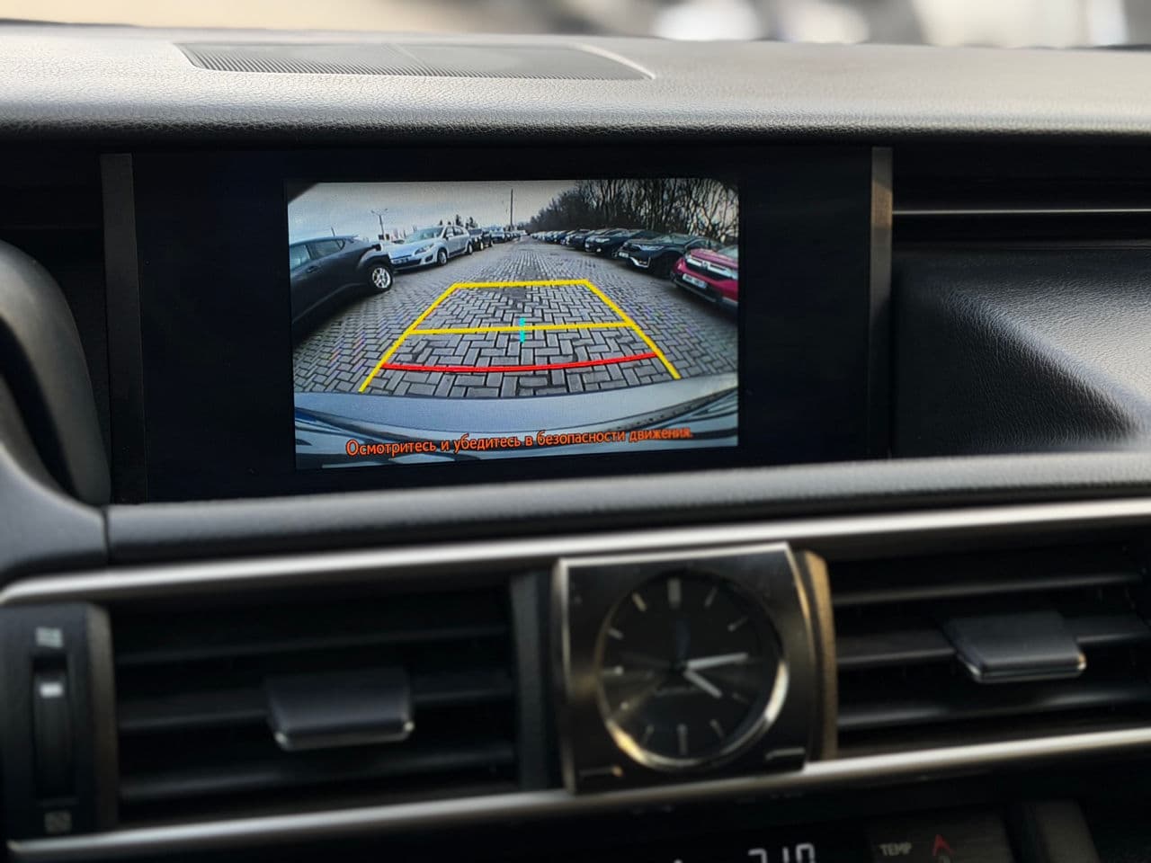 2018 Lexus IS 300h — Miniatură 13