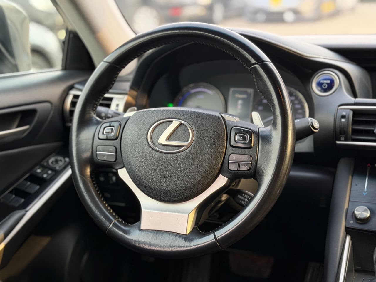 2018 Lexus IS 300h — Miniatură 11