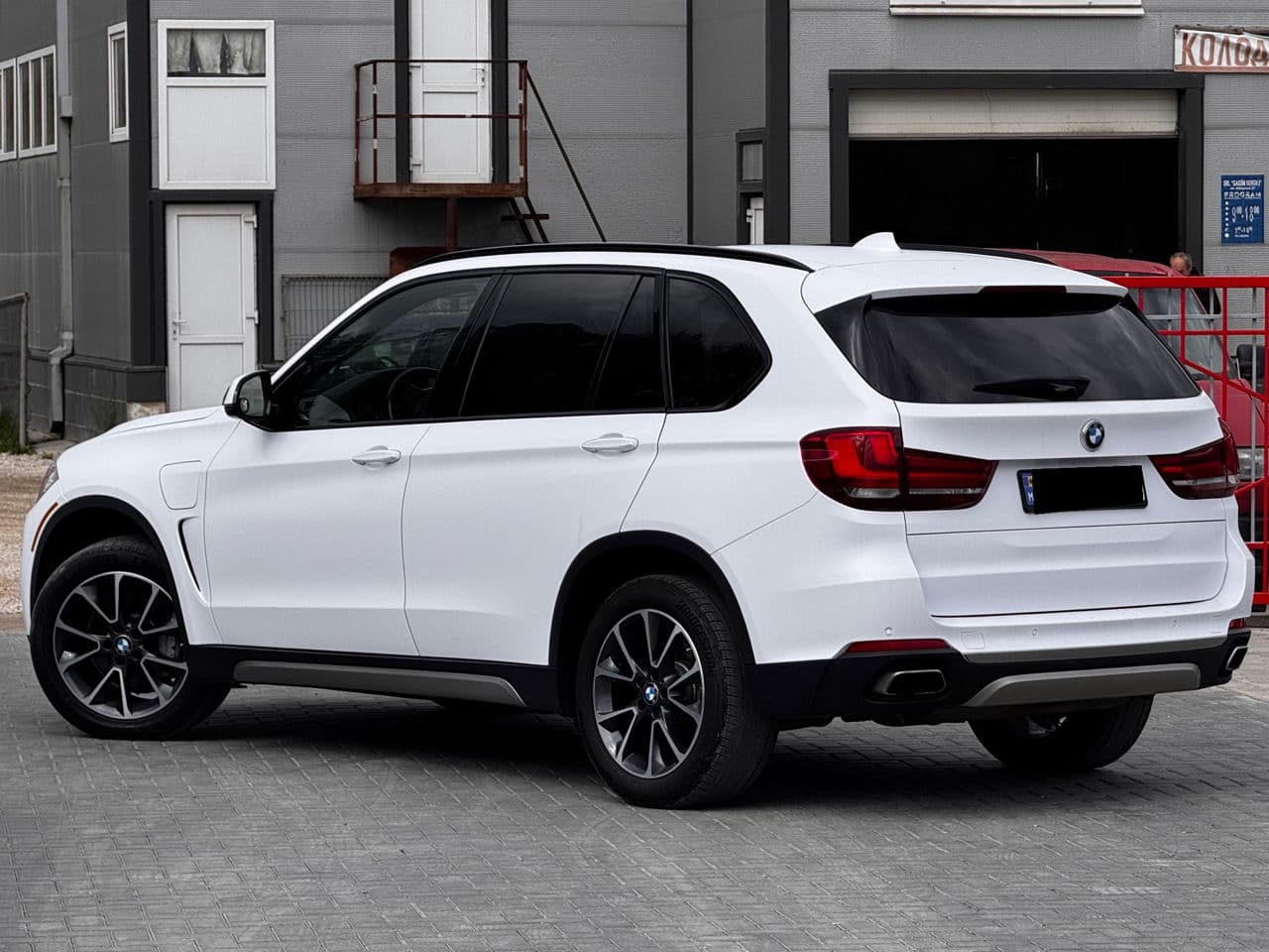 2017 BMW X5 4.0e — Miniatură 4
