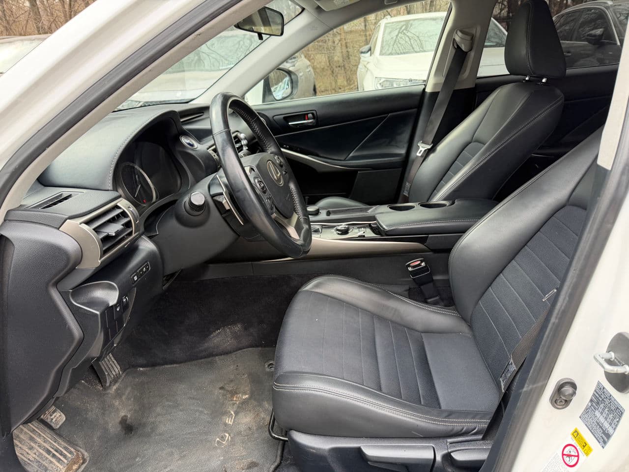Lexus IS 300h 2014 — Миниатюра 5