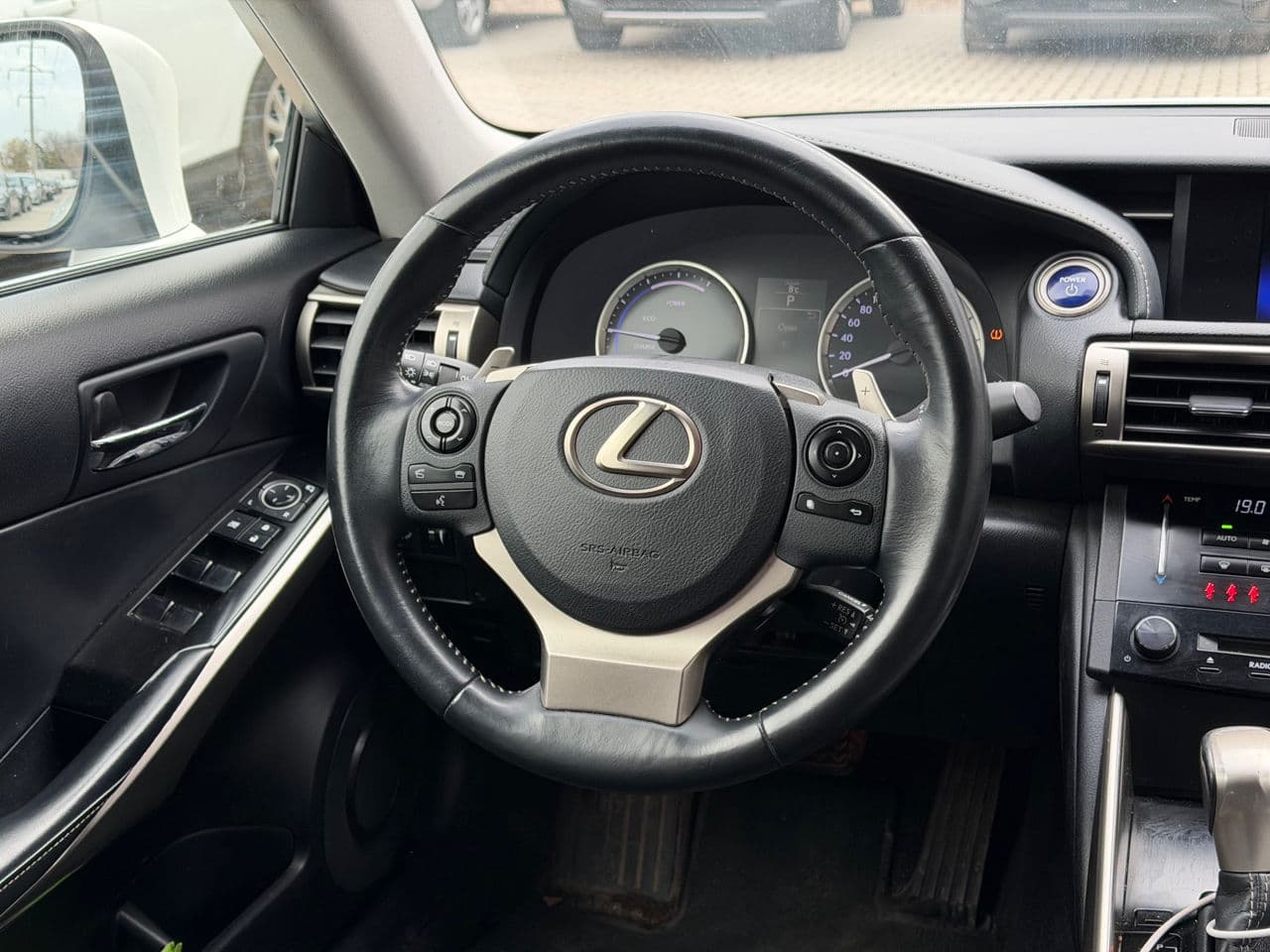 Lexus IS 300h 2014 — Миниатюра 9
