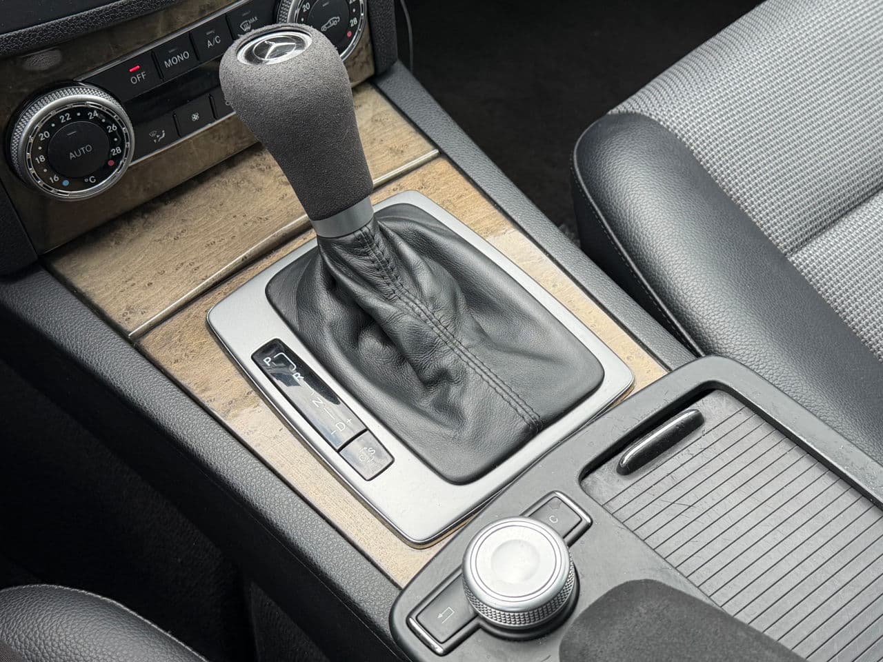 Mercedes C 220 2008 — Миниатюра 16