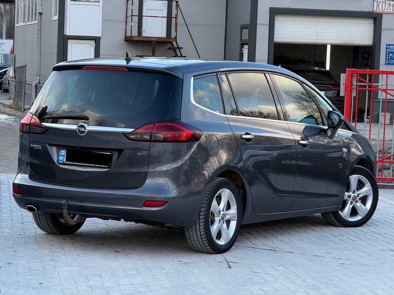 Opel Zafira 2012 — Миниатюра 3