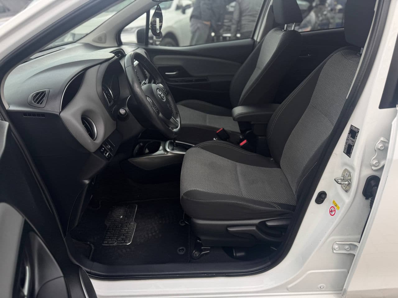 Toyota Yaris 2016 — Миниатюра 5