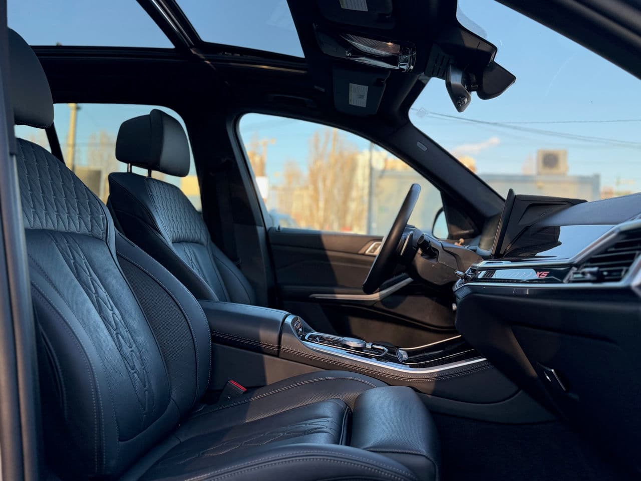 BMW X5 5.0e 2024 — Миниатюра 16