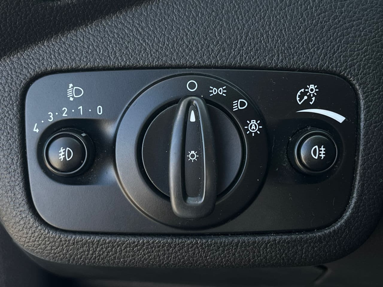 Ford Kuga 2017 — Миниатюра 8