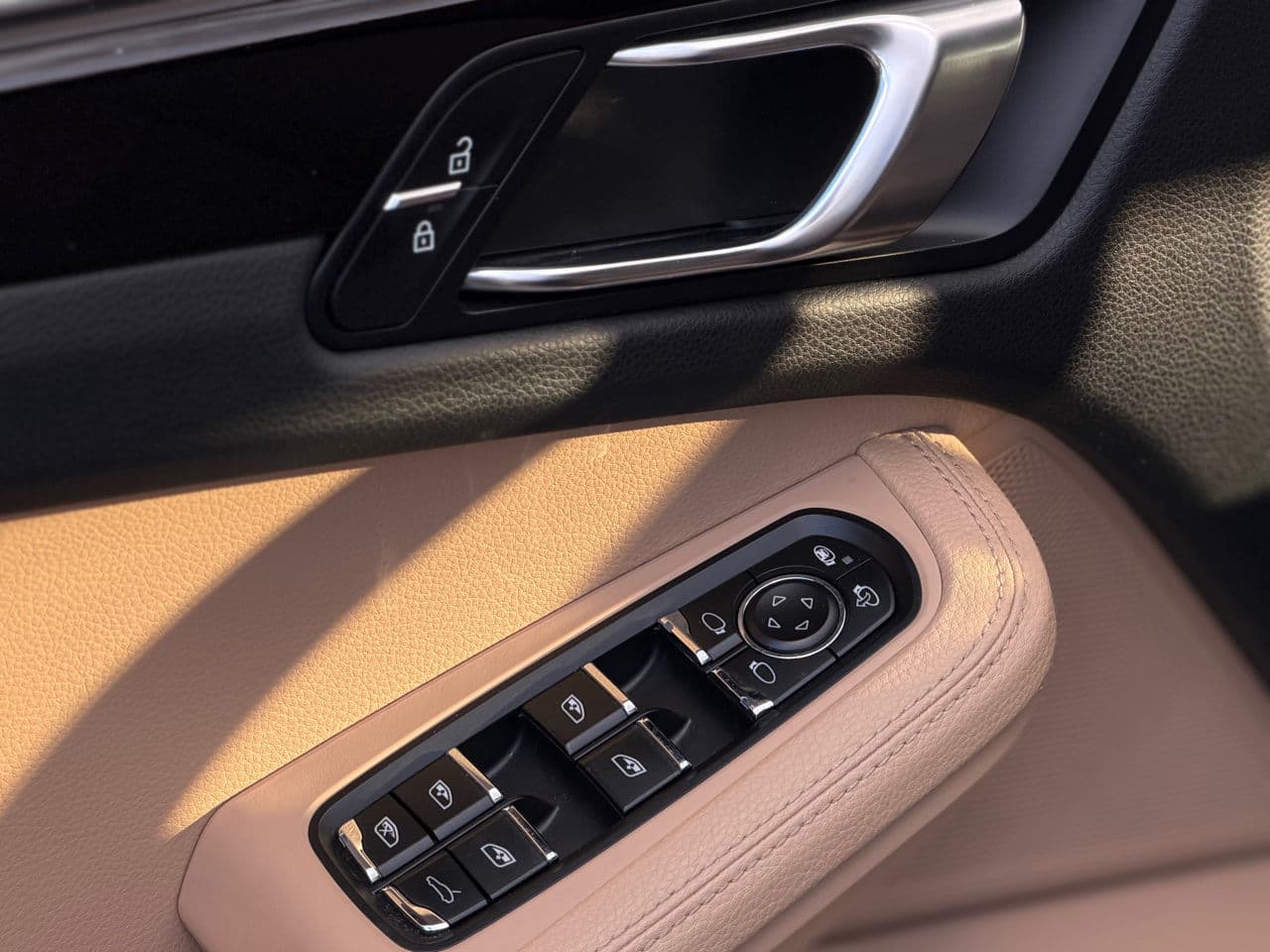 Porsche Macan 2021 — Миниатюра 7