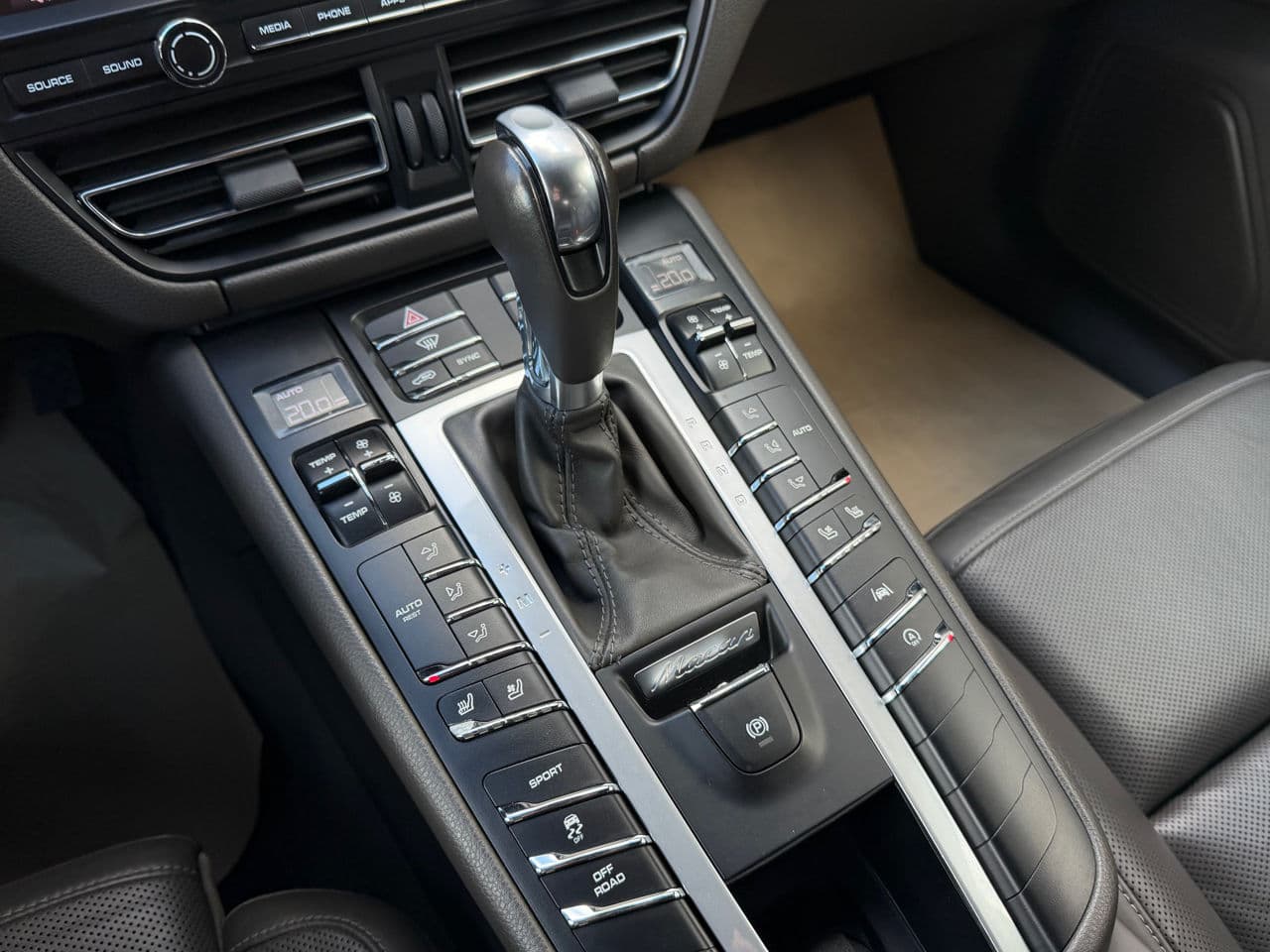 Porsche Macan 2020 — Миниатюра 15