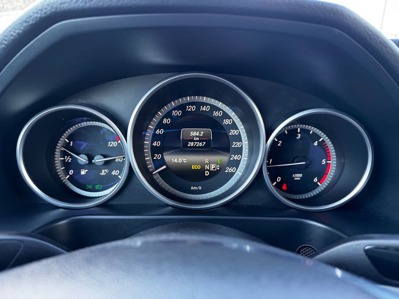 Mercedes E 220 2015 — Миниатюра 10