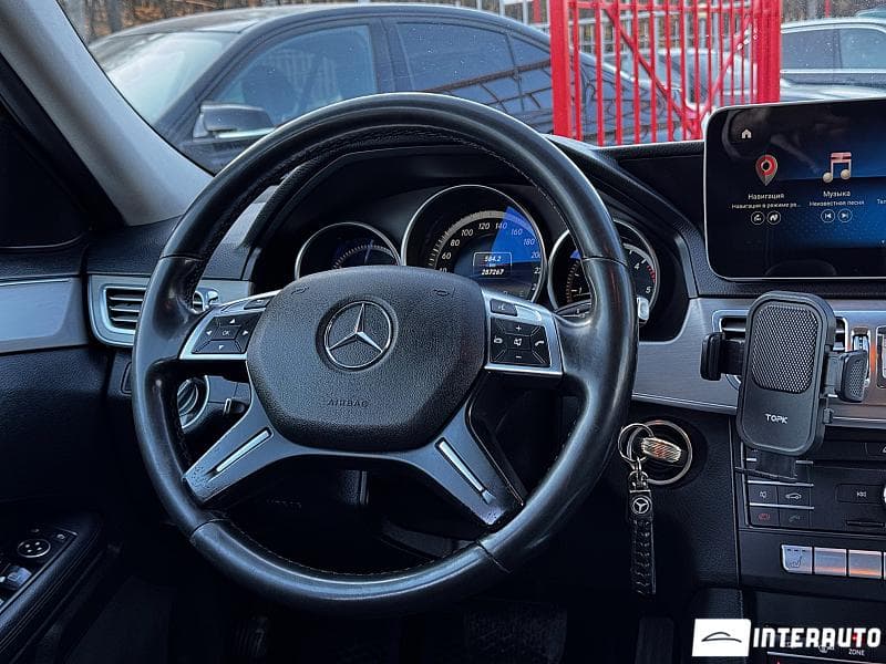 Mercedes E 220 2015 — Миниатюра 11
