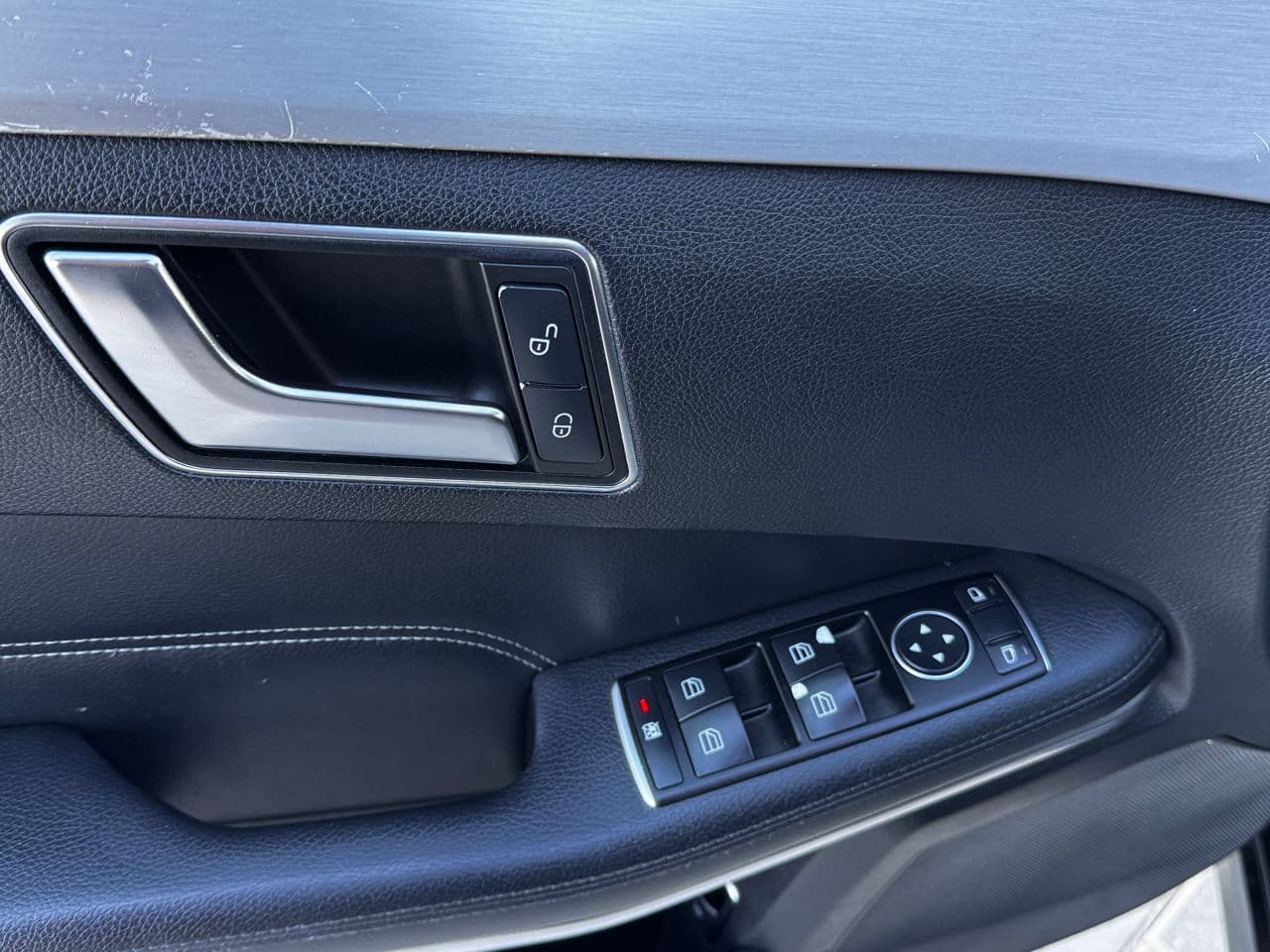 Mercedes E 220 2015 — Миниатюра 17