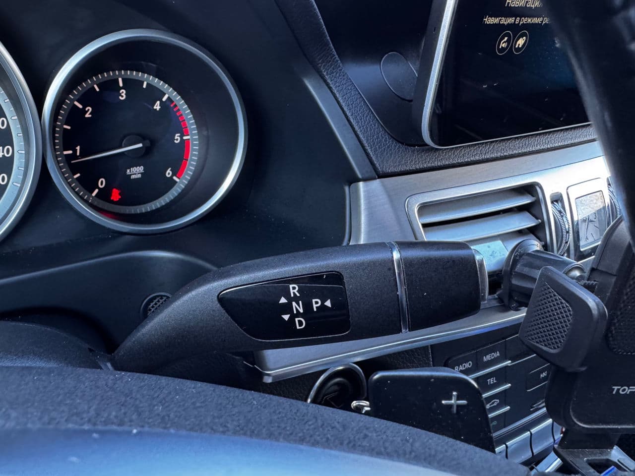 Mercedes E 220 2015 — Миниатюра 12